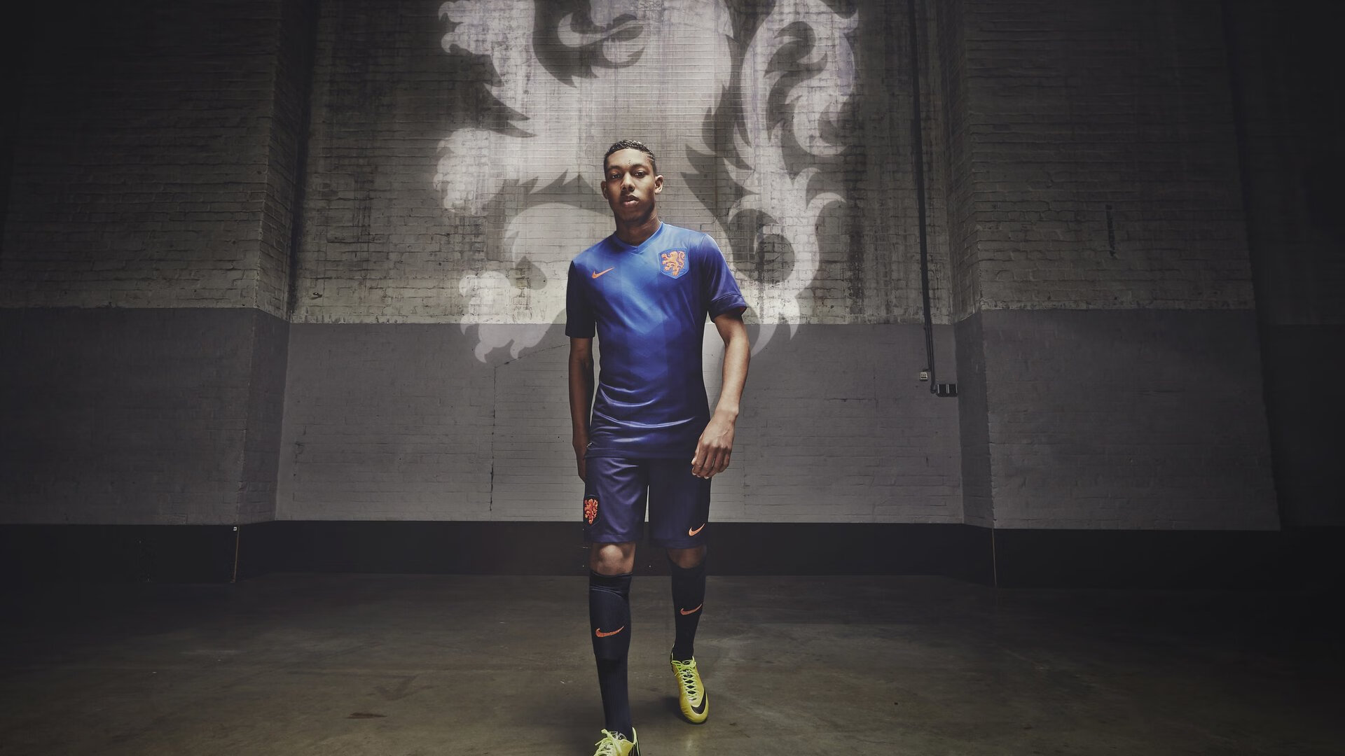 爱游戏电脑版官网-“足球+文化+科技”融合创新发布会在多个城市同步举行，行业开启新格局