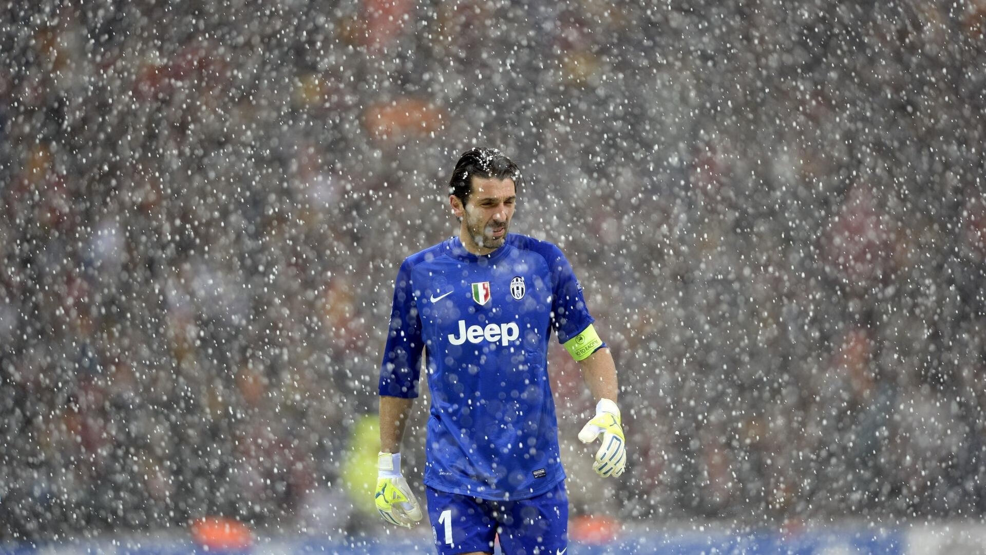 球员的欧冠第一课：学习那些永恒的训练秘诀，欧冠训练用球