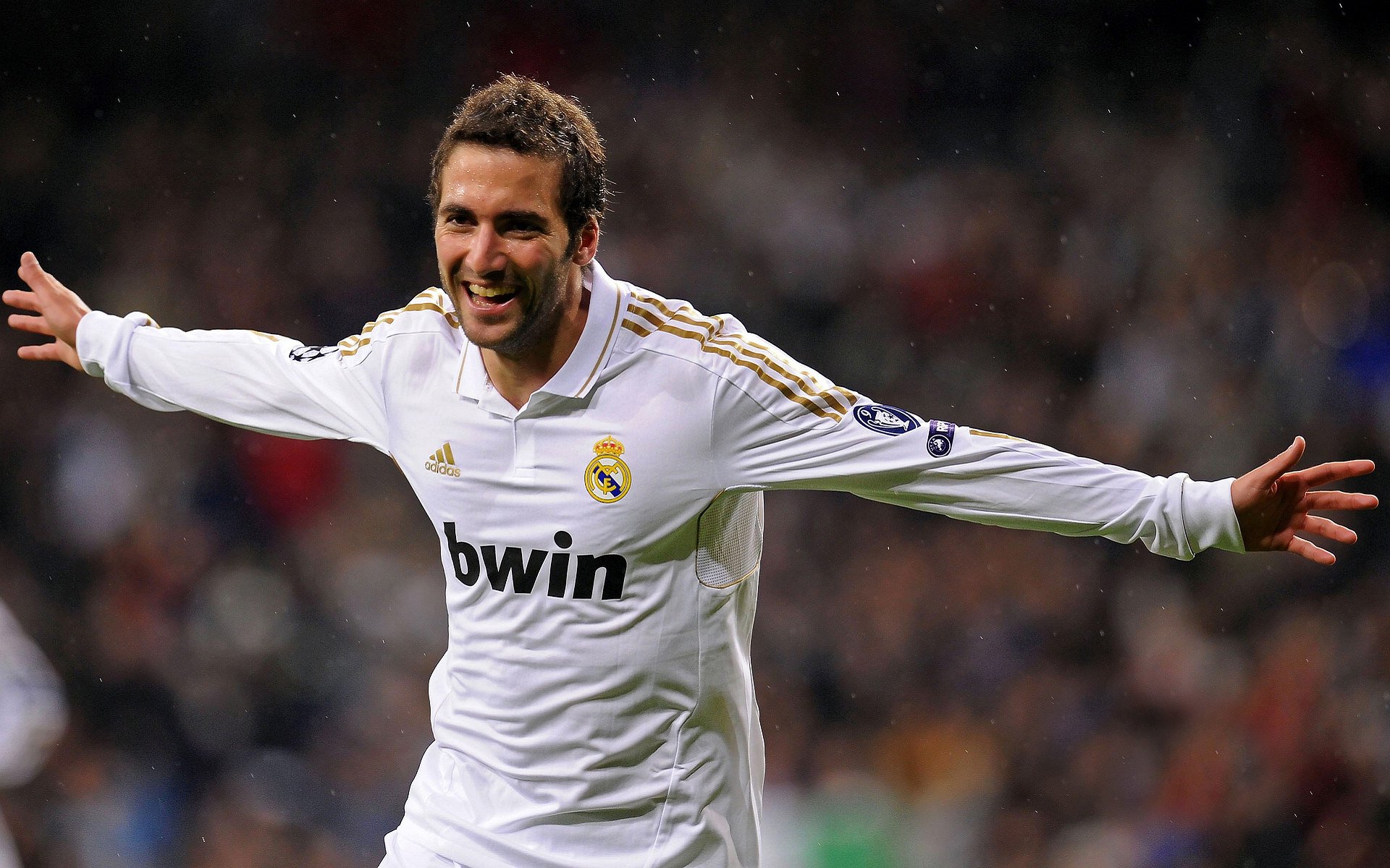 爱游戏体育-逆境奋战：那些在欧冠中逆转命运的英雄队伍，欧冠大逆转比赛